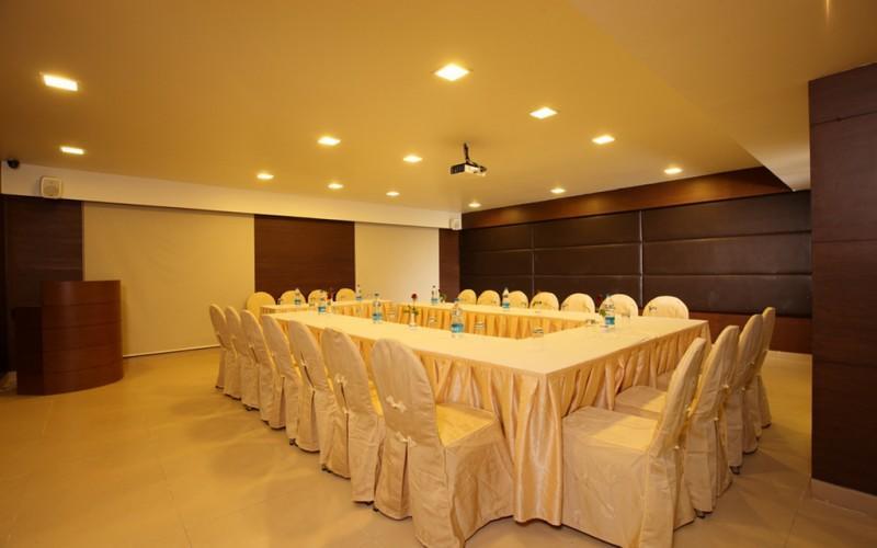 Hotel Shelton Rajahmundry Exterior photo